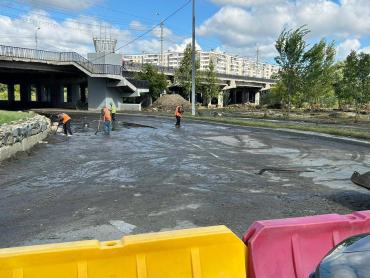 Фото Дорогу под мостом на Университетской набережной и «хитрый мостик» в Челябинске открыли для транспорта