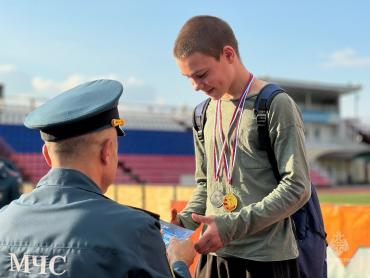 Фото В Миассе молодёжь показала себя в пожарно-спасательном спорте