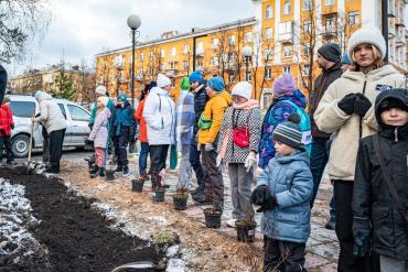 Фото В трёхгорненском Парке Победы провели высадку гортензий