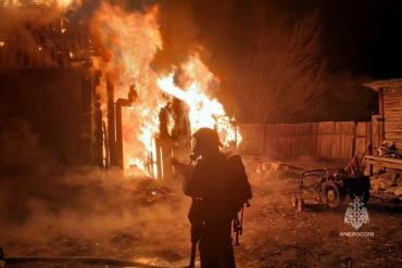 Фото В Кыштыме в ночном пожаре погиб мужчина 