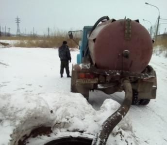 Фото В Копейске подвал многоквартирного жилого дома утопает в канализационных стоках