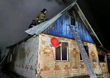 Фото    В Аргаяшском районе вспыхнул дом с газовым баллоном внутри