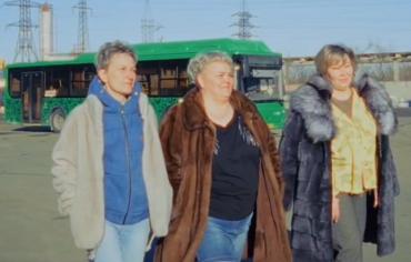 Фото Автобусный дэнс устроили сотрудники автопредприятия к 8 Марта