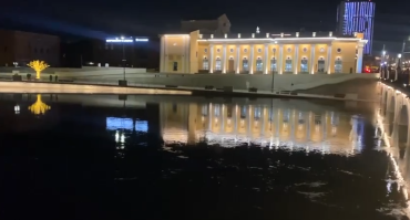 Фото В Челябинске на подтопленной набережной реки Миасс отключили светильники
