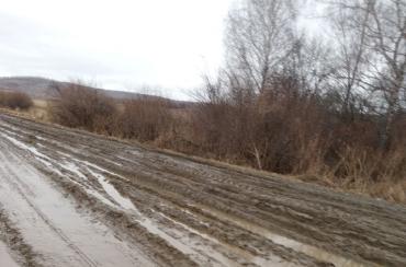 Фото В Уйском районе дорога превратилась в месиво из-за декабрьской «отсыпки» глиной