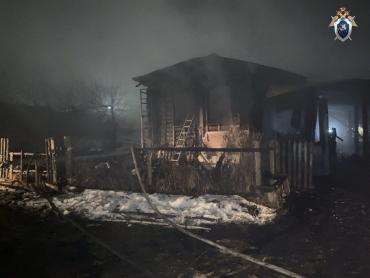 Фото В Катав-Ивановске в ночном пожаре погибла восьмилетняя девочка, ее братья получили ожоги