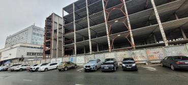 Фото Недострой на Васенко в Челябинске облюбовали дети, горожане беспокоятся за их безопасность
