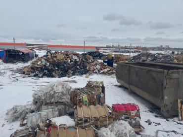Фото Огромную свалку на рынке «Караван» в Сосновском районе ликвидирует собственник земли