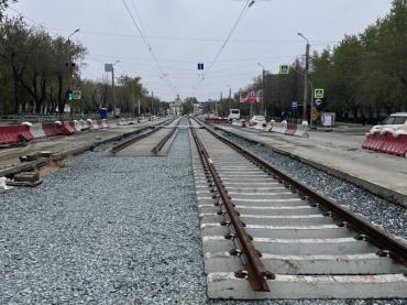 Фото  На одном из участков улицы Горького в Челябинске уложены новые пути