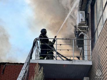 Фото В Миассе ликвидировано горение на лакокрасочном складе
