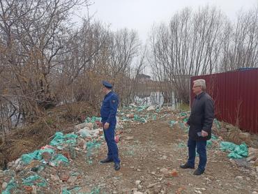 Фото Прокуратура проверила факт затопления несанкционированной свалки в Бажово