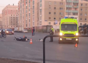 Фото  В Челябинске мотоциклист и женщина-пассажир пострадали в столкновении с легковушкой