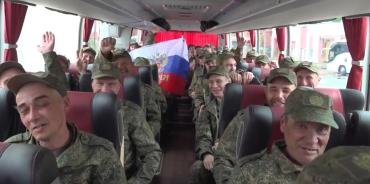 Фото Дорога домой: вчера в Россию из Украины вернулись 303 военнопленных