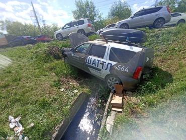 Фото В Челябинске «Лада Ларгус» вылетела с дороги, пострадали четыре человека