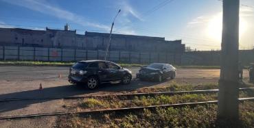 Фото В Челябинске в ДТП на Монтажников пострадали девушка-водитель и две девочки 