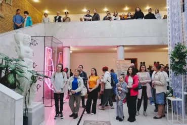 Фото В Челябинске открылась выставка «Голос города»