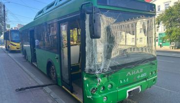 Фото Ситуацию с выездом «ЛИАЗа» на Алое поле в Челябинске прокомментировали в ГАИ