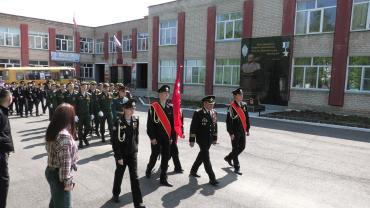 Фото Управление ФСБ России и военнослужащие ЦВО провели патриотические мероприятия к 80-летию Победы в школе им. Героя России Угрюмова