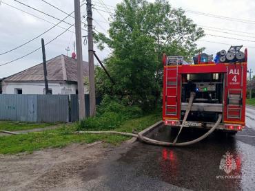 Фото В Челябинске при пожаре в бараке погиб мужчина