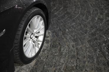 Фото В Челябинске на Комсомольском проспекте под колёсами автомобиля оказался пешеход