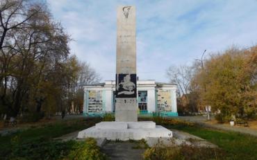 Фото В Коркино восстановят былое великолепие стелы в честь 50-летия ВЛКСМ