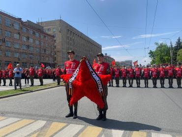 Фото Герои – вечны в нашей памяти: в Челябинске прошел Бессмертный полк