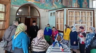Фото Посетители верхнеуфалейского храма познакомились с его святынями и приняли участие в мастер-классе по церковнославянскому языку