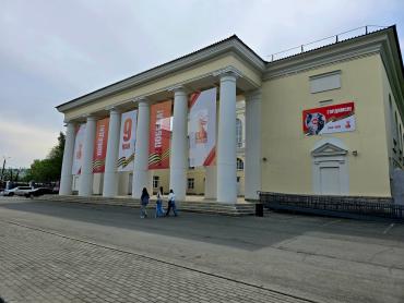 Фото Челябинский Дворец детского творчества украсили праздничными панно