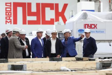 Фото Алексей Текслер положительно оценил работу новых производств и спортобъектов в Миассе