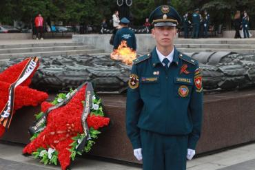 Фото У Вечного огня в Челябинске снят Почетный караул