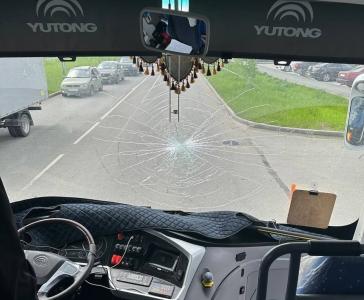 Фото В Челябинске поездка в автобусе закончилась для пассажира больницей