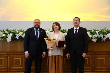 Фото Лучшим работникам социальной сферы вручили премию Заксобрания Челябинской области