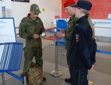 Фото Полицейские провели в аэропортах Челябинской области акцию по безопасности полетов