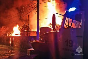 Фото В челябинском СНТ «Металлист-2» произошёл пожар
