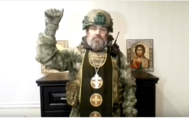 Фото Богослужения на передовой: В зоне СВО при поддержке южноуральцев возвели часовню (ВИДЕО)