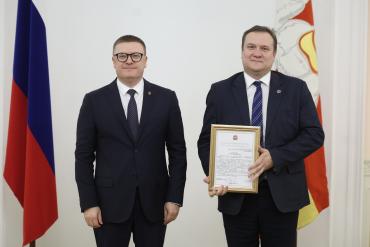 Фото Алексей Текслер поблагодарил гендиректора ПО «Маяк» Андрея Порошина за вклад в проект «Профессионалитет»