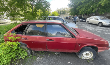 Фото В Челябинске отправили на спецстоянку очередной автохлам