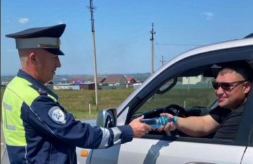 Фото Госавтоинспекция предупреждает водителей о жаре и дождях в Челябинской области