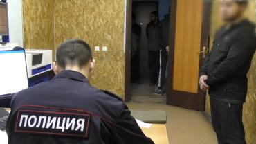 Фото «Фиктивные трудовые договоры»: челябинская аферистка устроила нелегальное проживание 26 мигрантов