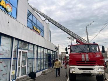 Фото В магнитогорском ТЦ «Мост» прошли учения МЧС по эвакуации при пожаре