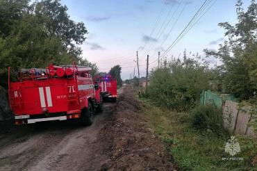 Фото В селе Октябрьское при пожаре погибла молодая женщина