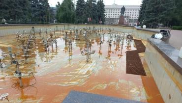 Фото Главный фонтан Челябинска стал жертвой вандалов