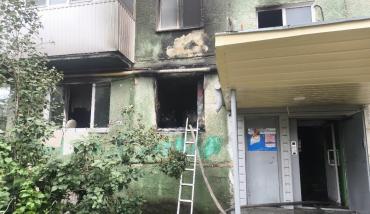 Фото В Златоусте загорелась пятиэтажка, пожарные спасли пять человек