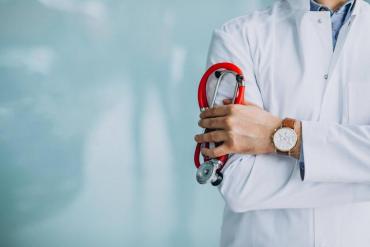 Фото Врачи клиники ЮУГМУ вернули слух пациентке с тугоухостью