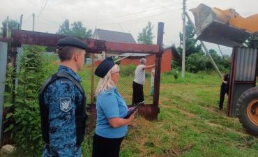 Фото В Еткульском районе демонтировали незаконно установленные ворота