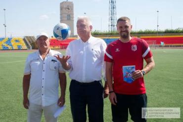Фото На главной спортивной площадке Магнитогорска разыграли Кубок депутатов