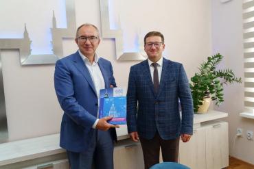 Фото Гендиректор «Россети Урал» Дмитрий Воденников провёл рабочие встречи в ЮУрГУ и ЧЭнК по проекту «Профессионалитет»