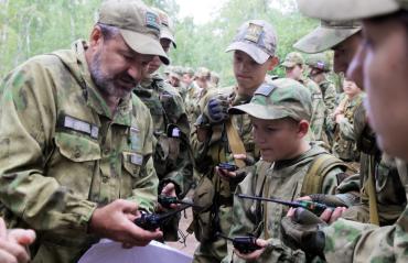 Фото В летнем лагере «ВОИНА» девчонки и мальчишки учатся Родину защищать