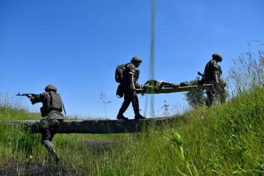 Фото Как военные медики под огнём спасают раненых — история фельдшера «Багета»