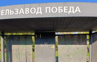 Фото Челябинцы потеряли лавочки на остановках Мельзавода «Победа»